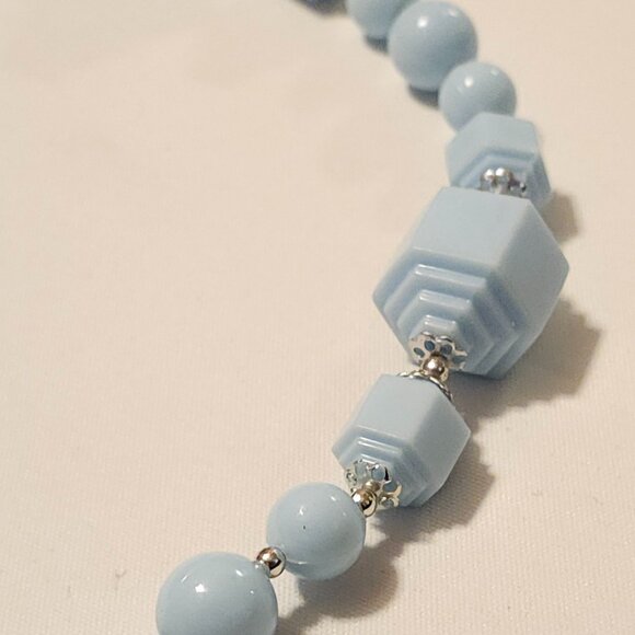FASCINATING Powder Blue Geometric Plastic Bead Necklace VINTAGE 60s - Picture 4 of 8